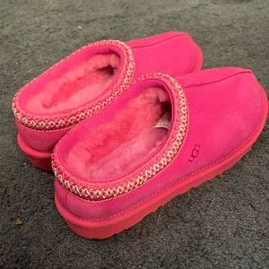 Brand New pink Ugg Tazman size 8